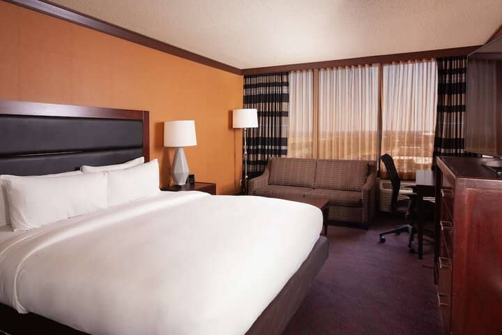 Room 16 of 38